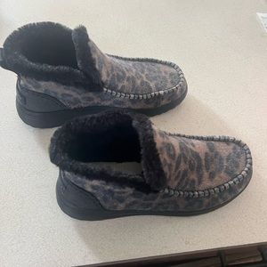 NWT-Women’s Hey Dude Denny Leo Nut size 8